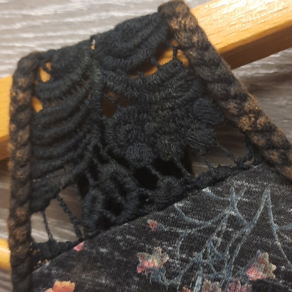 GIMMICKS XS WEB KNIT BLACK FLOWERED VINTAGE TANK TOP - Picture 8 of 12
